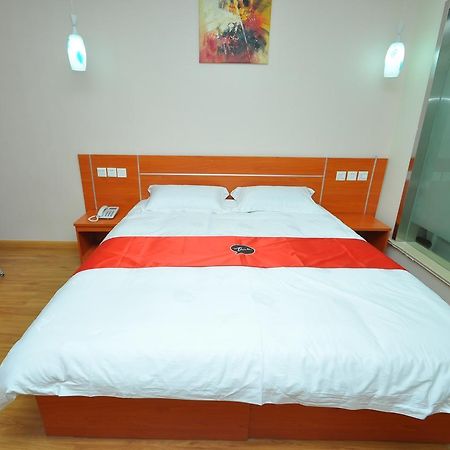 Thank Inn Chain Hotel West Eleven Road Mall Linyi  Buitenkant foto