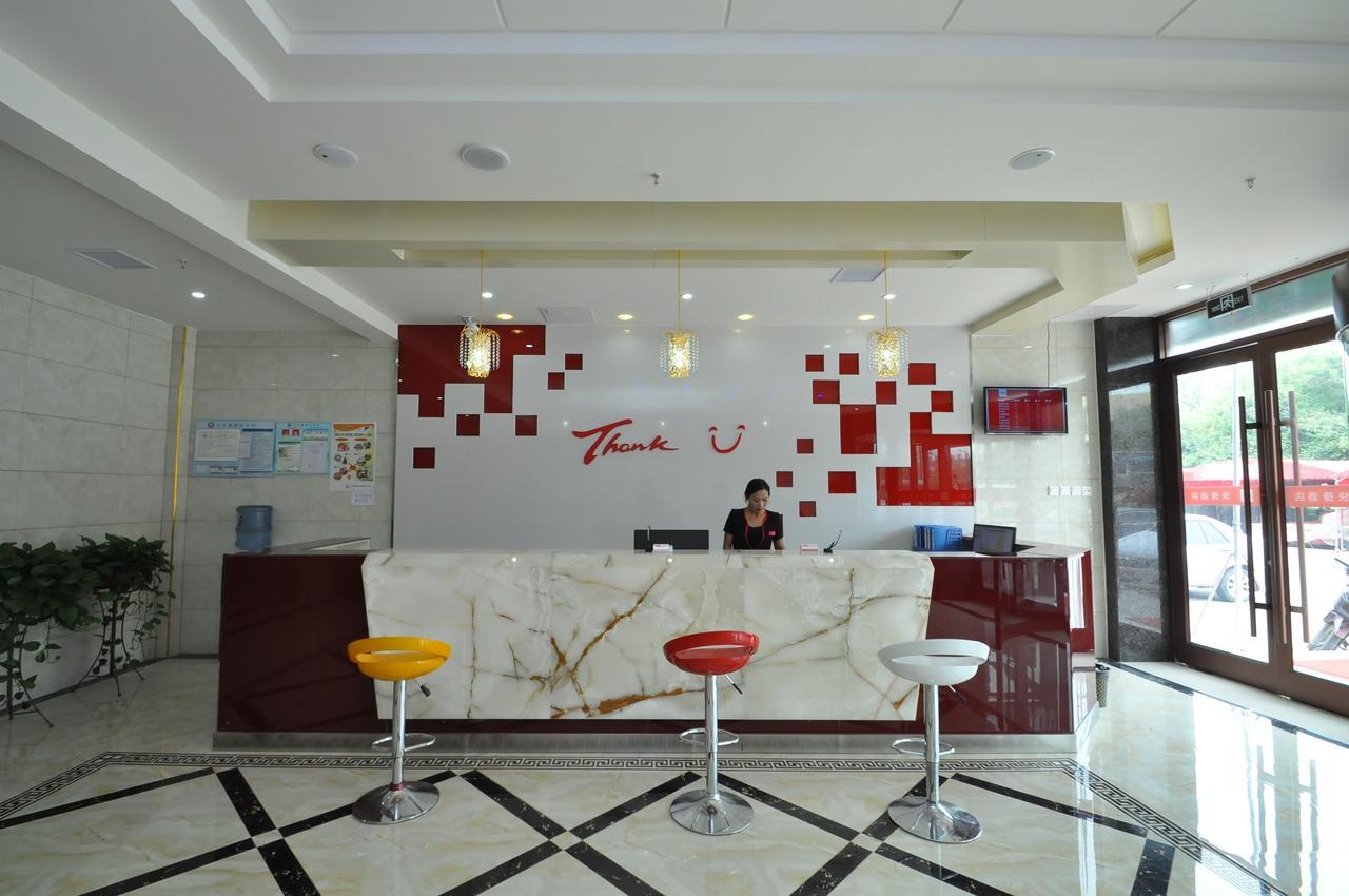 Thank Inn Chain Hotel West Eleven Road Mall Linyi  Buitenkant foto
