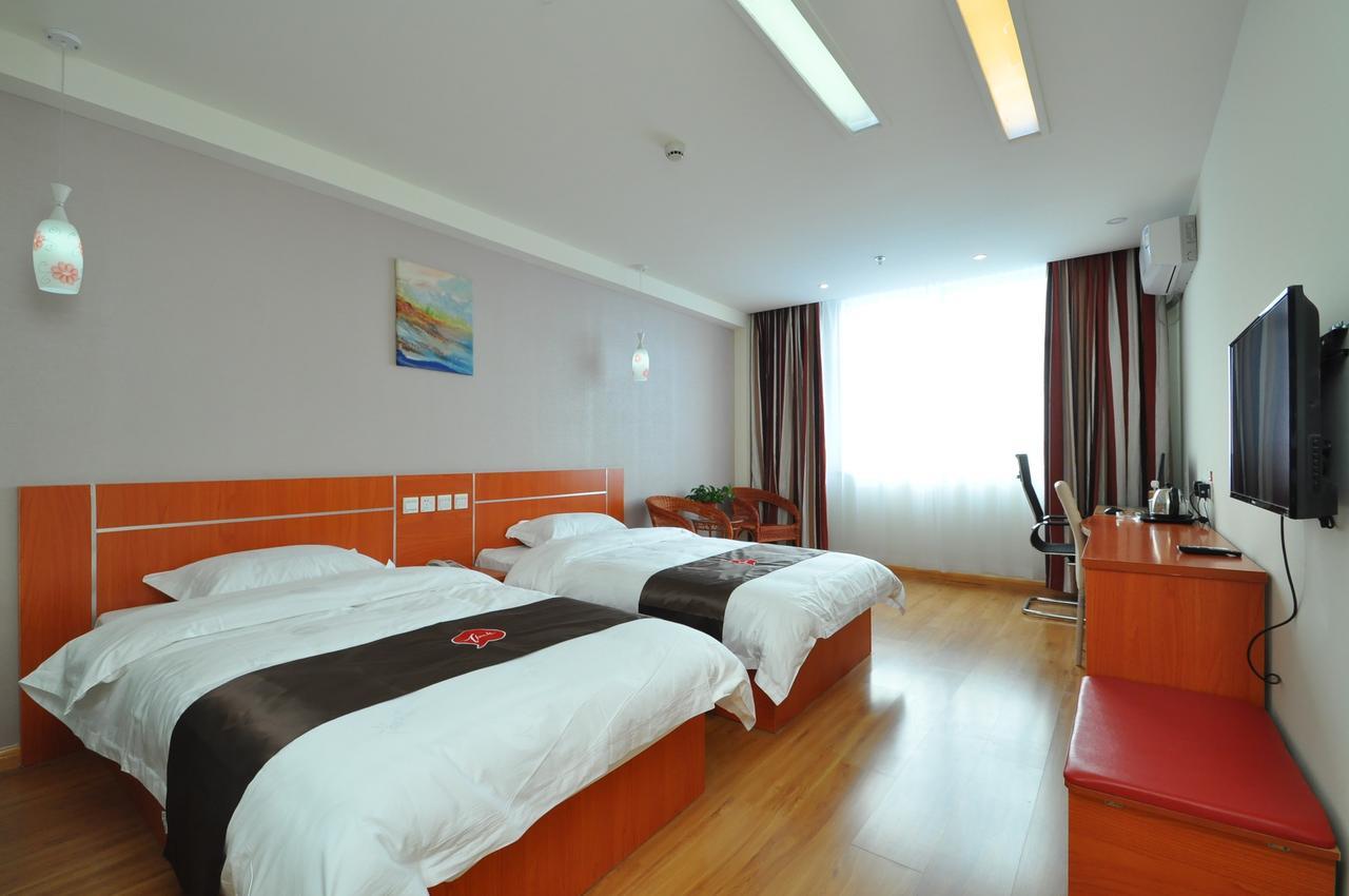 Thank Inn Chain Hotel West Eleven Road Mall Linyi  Buitenkant foto