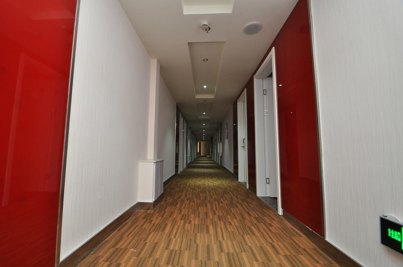 Thank Inn Chain Hotel West Eleven Road Mall Linyi  Buitenkant foto