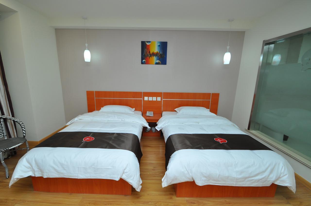 Thank Inn Chain Hotel West Eleven Road Mall Linyi  Buitenkant foto